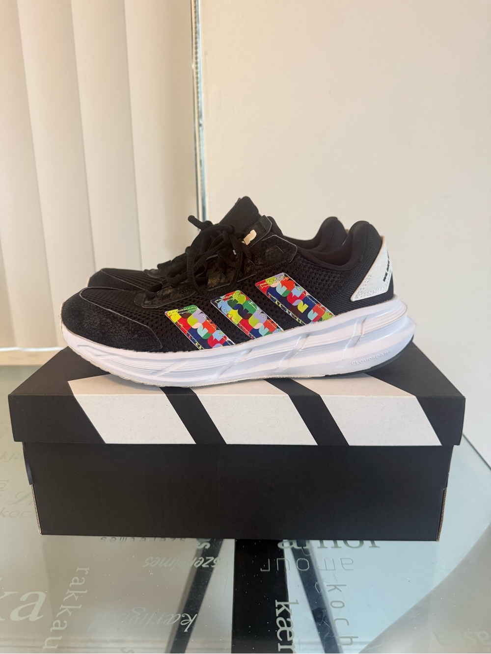 adidas women’s World Cup 2026 B&W Running Shoes w/ Multicolor Stripe Panels Sz 7